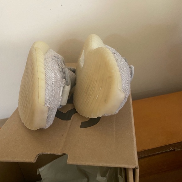 Yeezy 350V2 CMPCT Infants by adidas Gray Knited Sneakers - Like New Condition - Picture 7 of 9